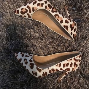 Leopard print pumps